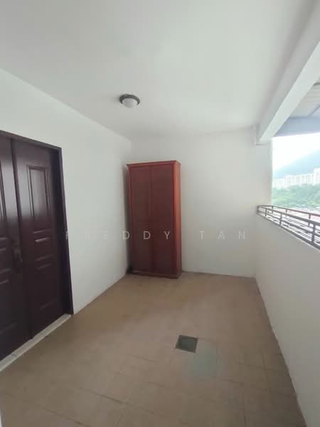 Pangsapuri untuk Dijual di Pearl Garden - Freddy Tan - Balcony - PropertyGuru.com.my