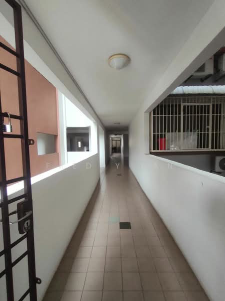 Pangsapuri untuk Dijual di Pearl Garden - Freddy Tan - Corridor - PropertyGuru.com.my