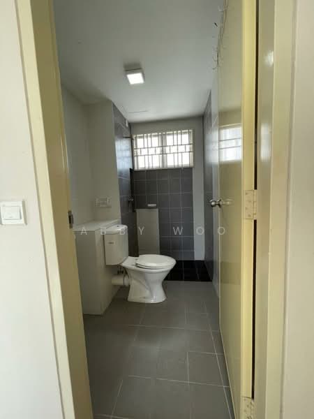 Pangsapuri untuk Disewa di Seri Intan Apartment - Abby Woo - Bathroom - PropertyGuru.com.my