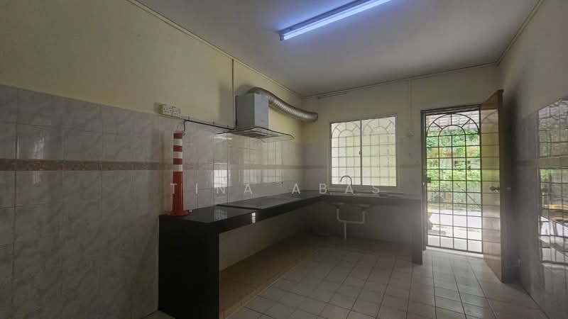 Rumah Teres 2 Tingkat untuk Dijual di Seksyen 4 (Bangi) - Tina Abas - Kitchen - PropertyGuru.com.my