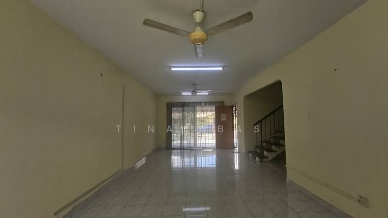 Rumah Teres 2 Tingkat untuk Dijual di Seksyen 4 (Bangi) - Tina Abas - Living Room - PropertyGuru.com.my