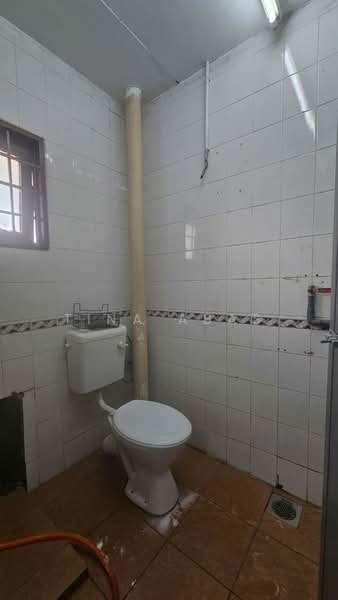 Rumah Teres 2 Tingkat untuk Dijual di Seksyen 4 (Bangi) - Tina Abas - Bathroom - PropertyGuru.com.my