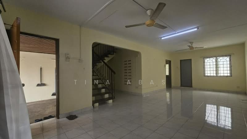 Rumah Teres 2 Tingkat untuk Dijual di Seksyen 4 (Bangi) - Tina Abas - Living Room - PropertyGuru.com.my
