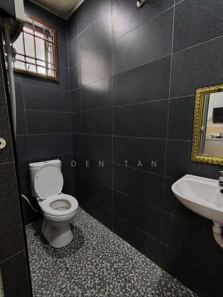 1-storey Terraced House for Sale in Taman Kempas Indah (Tebrau) - Iden Tan - Bathroom - PropertyGuru.com.my