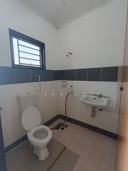 1-storey Terraced House for Sale in Taman Desa Skudai (Skudai) - Finn Aw - Bathroom - PropertyGuru.com.my