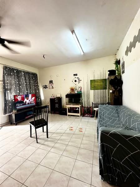 2-storey Terraced House for Sale in Jenjarom (Selangor) - Masnizah Arifin - Living Room - PropertyGuru.com.my