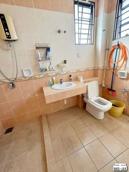 Rumah Berkembar untuk Dijual di Bandar Bukit Tinggi (Klang) - Daniel Kok - Bathroom - PropertyGuru.com.my