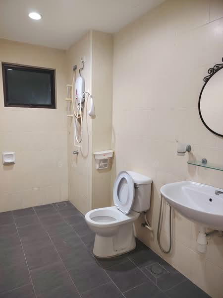 Servis Apartment untuk Dijual di Saville Residence - Sara Low - Bathroom - PropertyGuru.com.my