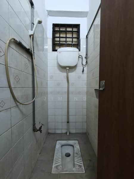 Kilang untuk Disewa di Kawasan Perindustrian Mount Austin (Tebrau) - Jim Ng - Bathroom - PropertyGuru.com.my
