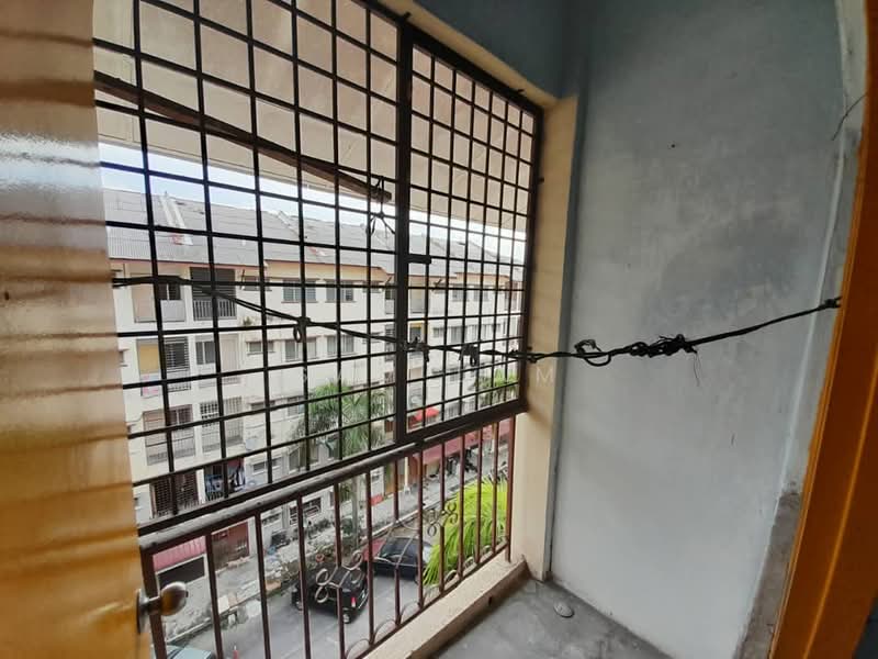 Rumah Flat untuk Dijual di Panorama Lapangan Perdana - Sam Lam - Balcony - PropertyGuru.com.my
