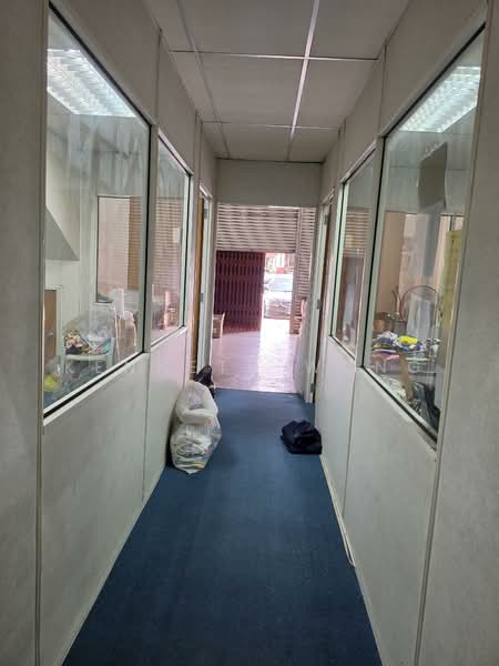 Shop for Rent in Petaling Jaya (Selangor) - Kenneth Wong - Corridor - PropertyGuru.com.my