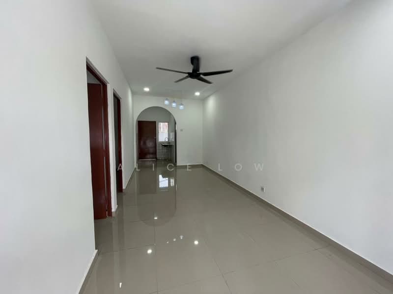 1-storey Terraced House for Sale in Bukit Sentosa (Rawang) - Alice Low - Living Room - PropertyGuru.com.my