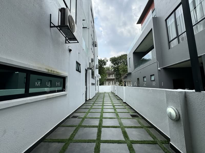 Zero-Lot Bungalow for Sale in Country Heights (Kajang) - Muhammed Nazri bin Mustapha - Exterior - PropertyGuru.com.my