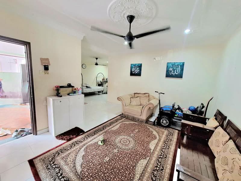 Rumah Teres 2 Tingkat untuk Dijual di Seksyen 7 (Shah Alam) - Ammeer Nadzrai - Living Room - PropertyGuru.com.my