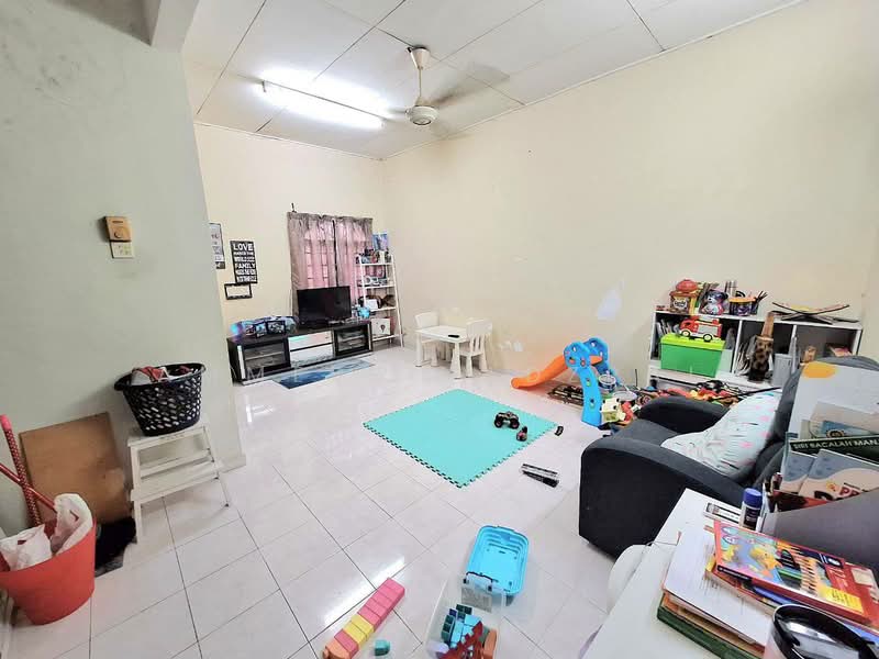Rumah Teres 2 Tingkat untuk Dijual di Seksyen 7 (Shah Alam) - Ammeer Nadzrai - Living Room - PropertyGuru.com.my