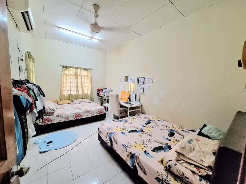 Rumah Teres 2 Tingkat untuk Dijual di Seksyen 7 (Shah Alam) - Ammeer Nadzrai - Bedroom - PropertyGuru.com.my