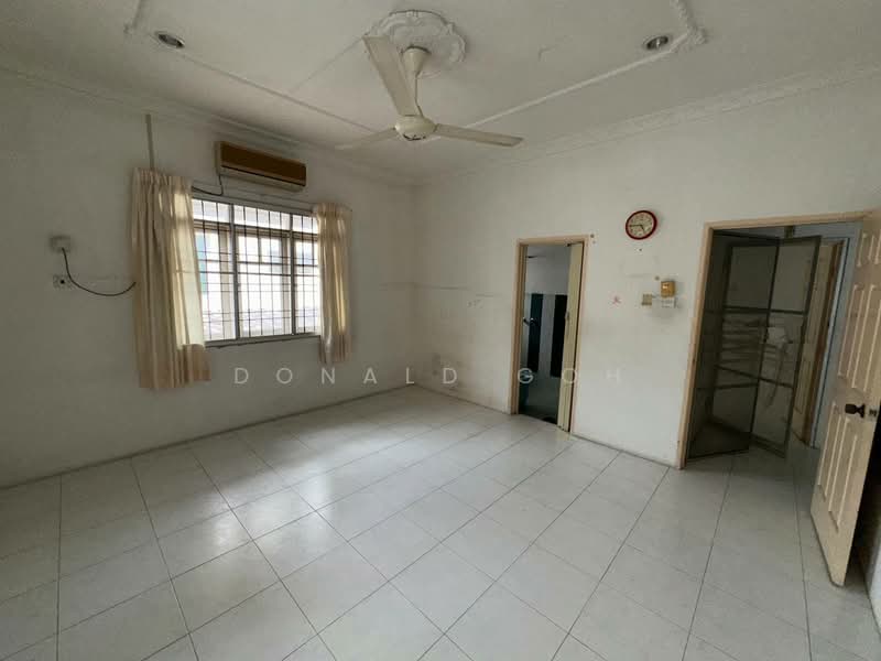 Semi-Detached House for Sale in Taman Ipoh Boulevard Timur (Ipoh) - Donald Goh - Living Room - PropertyGuru.com.my