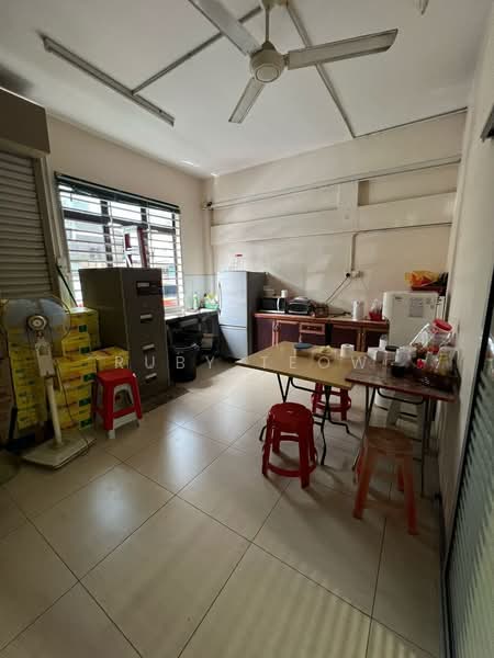 Shop for Sale in Taman Molek (Johor Bahru) - Ruby Teow - Kitchen - PropertyGuru.com.my