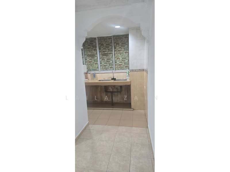 Pangsapuri untuk Disewa di Vista Seri Putra - Laila Zain - Kitchen - PropertyGuru.com.my
