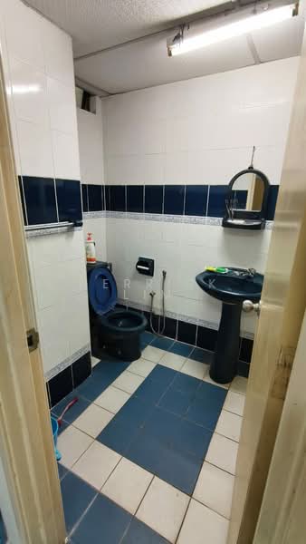 Kondominium untuk Dijual di Vista Komanwel B - Derrick Lim - Bathroom - PropertyGuru.com.my