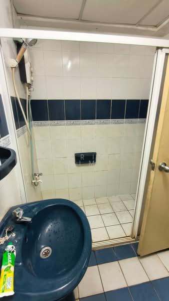 Kondominium untuk Dijual di Vista Komanwel B - Derrick Lim - Bathroom - PropertyGuru.com.my