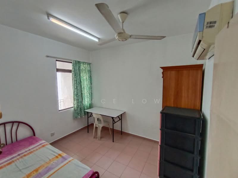 Kondominium untuk Dijual di Vista Komanwel B - Alice Low - Bedroom - PropertyGuru.com.my