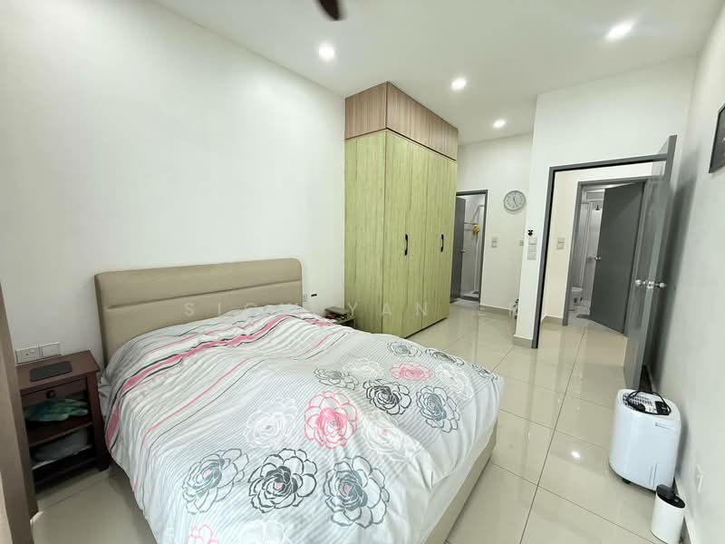 Service Residence for Sale at Meridin Bayvue Serviced Apartment - Siow Yan Er - Bedroom - PropertyGuru.com.my