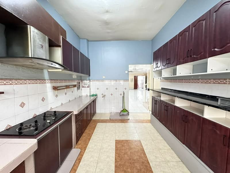 Terraced House for Sale in Taman Bayu Perdana (Klang) - Nazrin Hakimin - Kitchen - PropertyGuru.com.my