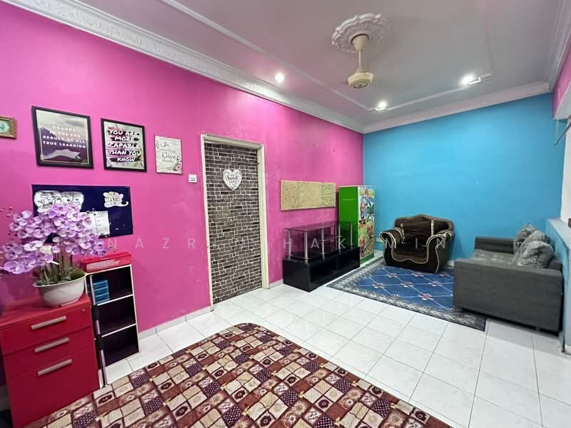 Terraced House for Sale in Taman Bayu Perdana (Klang) - Nazrin Hakimin - Living Room - PropertyGuru.com.my