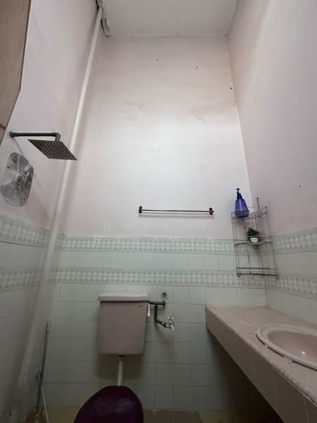 Terraced House for Sale in Taman Bayu Perdana (Klang) - Nazrin Hakimin - Bathroom - PropertyGuru.com.my