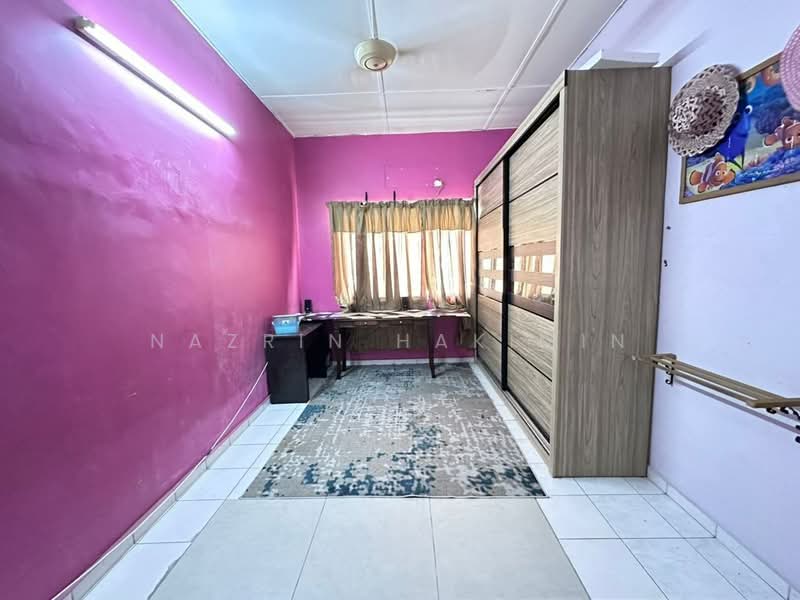 Terraced House for Sale in Taman Bayu Perdana (Klang) - Nazrin Hakimin - Study - PropertyGuru.com.my