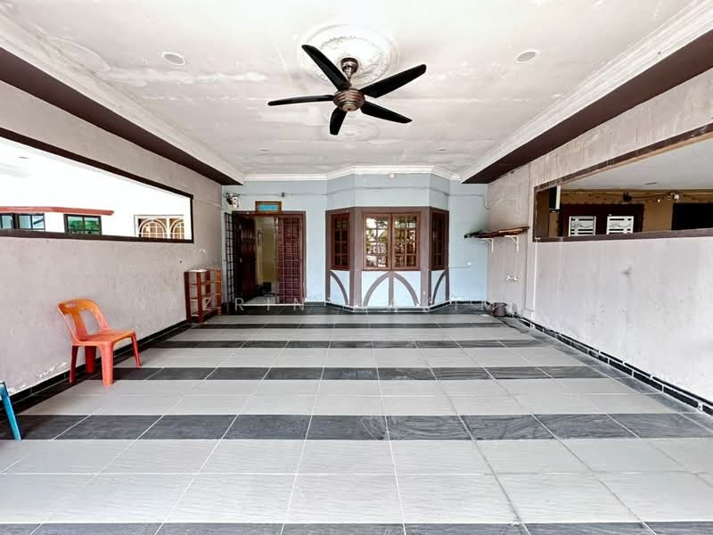 Terraced House for Sale in Taman Bayu Perdana (Klang) - Nazrin Hakimin - Living Room - PropertyGuru.com.my