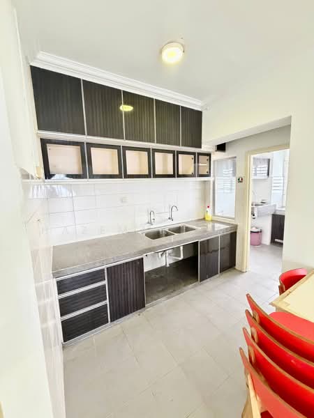 Service Residence for Sale at Suri Puteri - Hazeman Omar - Kitchen - PropertyGuru.com.my