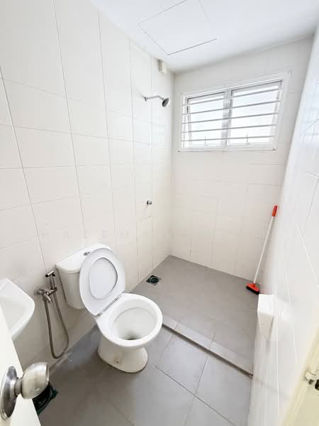 Service Residence for Sale at Suri Puteri - Hazeman Omar - Bathroom - PropertyGuru.com.my