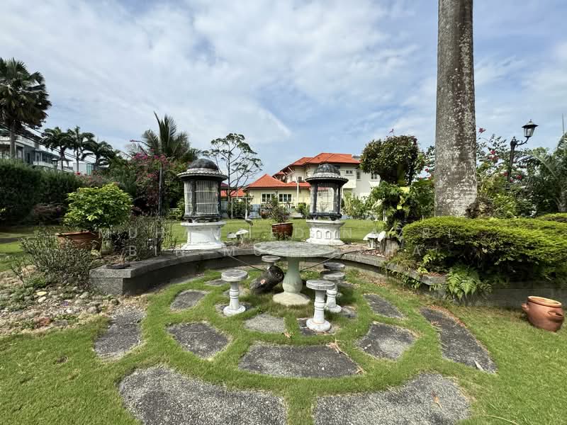 Bungalow for Sale in Country Heights (Kajang) - Muhammed Nazri bin Mustapha - Garden - PropertyGuru.com.my