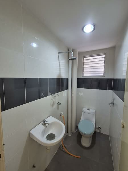 Pangsapuri untuk Disewa di Residensi Melor - KK HEW - Bathroom - PropertyGuru.com.my
