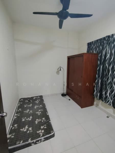 Apartment for Sale at Residensi Warnasari 2 - Rohana Ishak - Bedroom - PropertyGuru.com.my