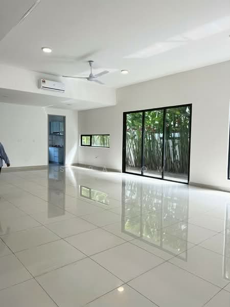Rumah Berkembar untuk Disewa di Bandar Tropicana Aman (Telok Panglima Garang) - Sara Low - Living Room - PropertyGuru.com.my