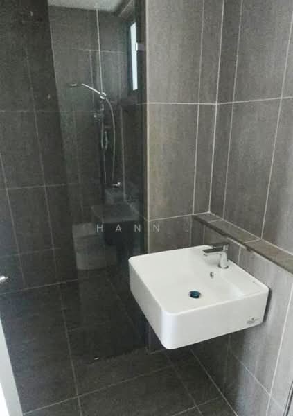 Service Residence for Sale at The Pulse Residence - Hann . - Bathroom - PropertyGuru.com.my