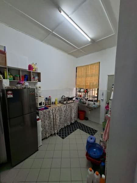 1-storey Terraced House for Sale in Taman Tanjung Puteri Resort (Pasir Gudang) - Larry Ng - Kitchen - PropertyGuru.com.my