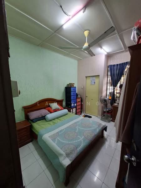 1-storey Terraced House for Sale in Taman Tanjung Puteri Resort (Pasir Gudang) - Larry Ng - Bedroom - PropertyGuru.com.my