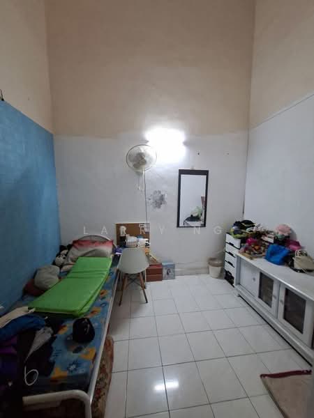 1-storey Terraced House for Sale in Taman Tanjung Puteri Resort (Pasir Gudang) - Larry Ng - Bedroom - PropertyGuru.com.my