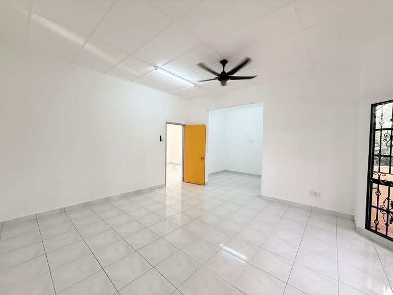 Rumah Teres 2 Tingkat untuk Dijual di Taman Desa Tebrau (Tebrau) - Jack Chai - Living Room - PropertyGuru.com.my