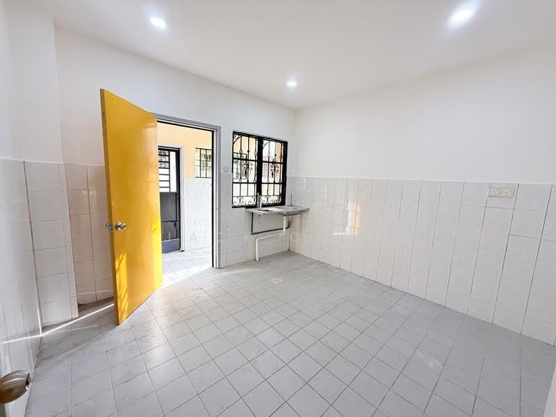 Rumah Teres 2 Tingkat untuk Dijual di Taman Desa Tebrau (Tebrau) - Jack Chai - Kitchen - PropertyGuru.com.my