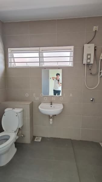 Rumah Teres 2 Tingkat untuk Dijual di Bandar Saujana Putra (Tanjong Duabelas) - Georgia Wong - Bathroom - PropertyGuru.com.my