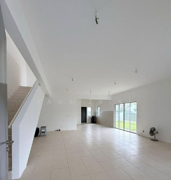 Rumah Teres 2 Tingkat untuk Dijual di Iringan Bayu (Seremban) - Hana Zaini - Living Room - PropertyGuru.com.my