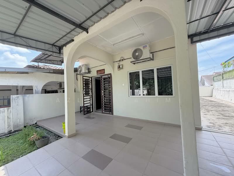 Rumah Teres 1 Tingkat untuk Dijual di Taman Bukit Mewah (Kajang) - Azli Ibrahim - Exterior - PropertyGuru.com.my