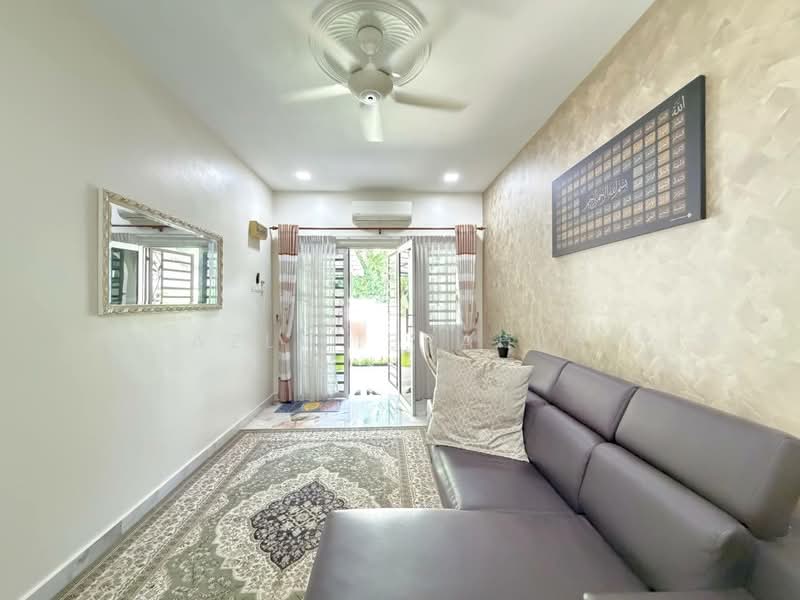 Rumah Teres 1 Tingkat untuk Dijual di Taman Bukit Mewah (Kajang) - Azli Ibrahim - Living Room - PropertyGuru.com.my