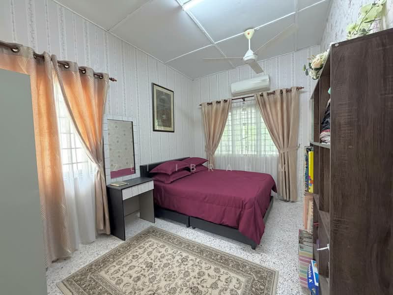Rumah Teres 1 Tingkat untuk Dijual di Taman Bukit Mewah (Kajang) - Azli Ibrahim - Bedroom - PropertyGuru.com.my