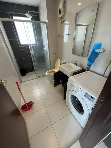 Kondominium untuk Dijual di Bay Point @ Country Garden Danga Bay - Janice Ho - Bathroom - PropertyGuru.com.my